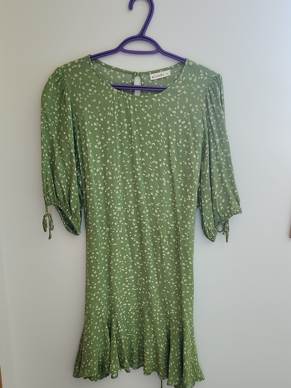 Kivari Sage Green Floral Puff-Sleeve Midi Dress